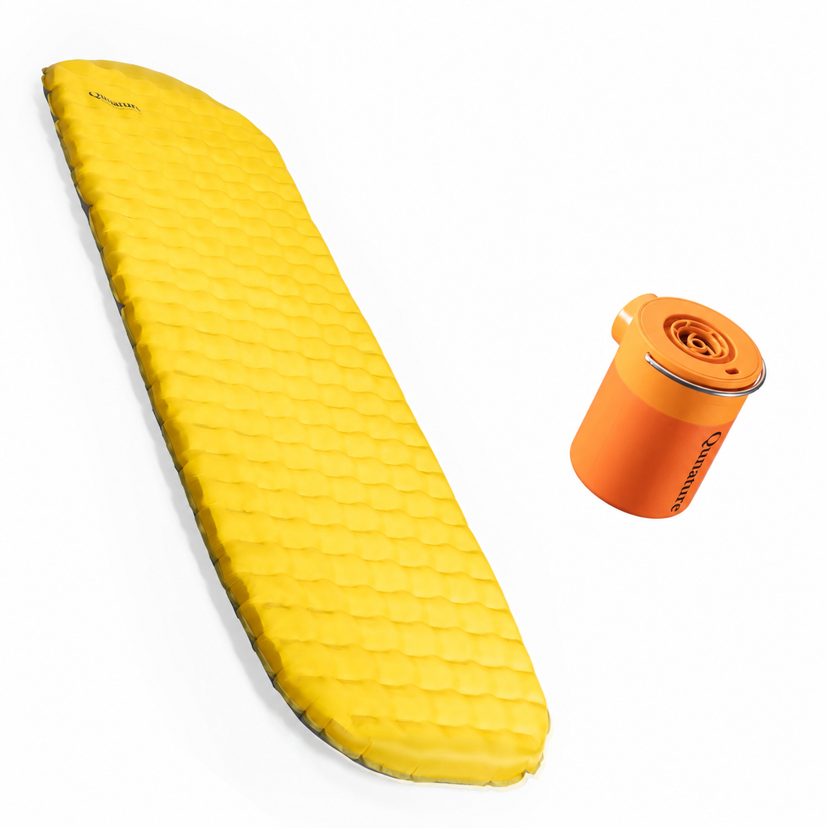 Qunature Camping-Set: gelbe R5-Isomatte mit orangefarbener Mini-Luftpumpe, ohne Kissen.