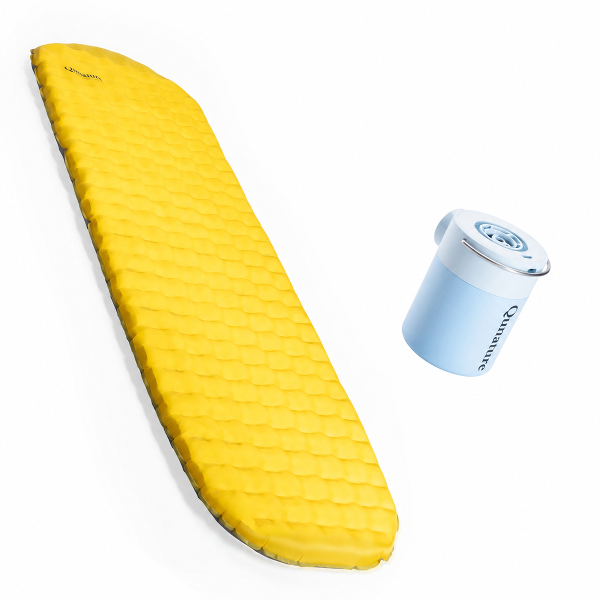 Qunature Camping-Set: gelbe R5-Isomatte mit blauer Mini-Luftpumpe, ohne Kissen.