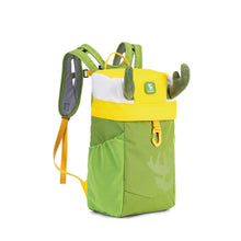 qunature detailansicht des green rucksacks mit geweih-design und träger