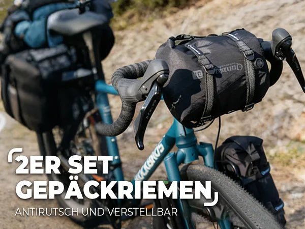 2er set gepackriemen an einem fahrrad in den bergen