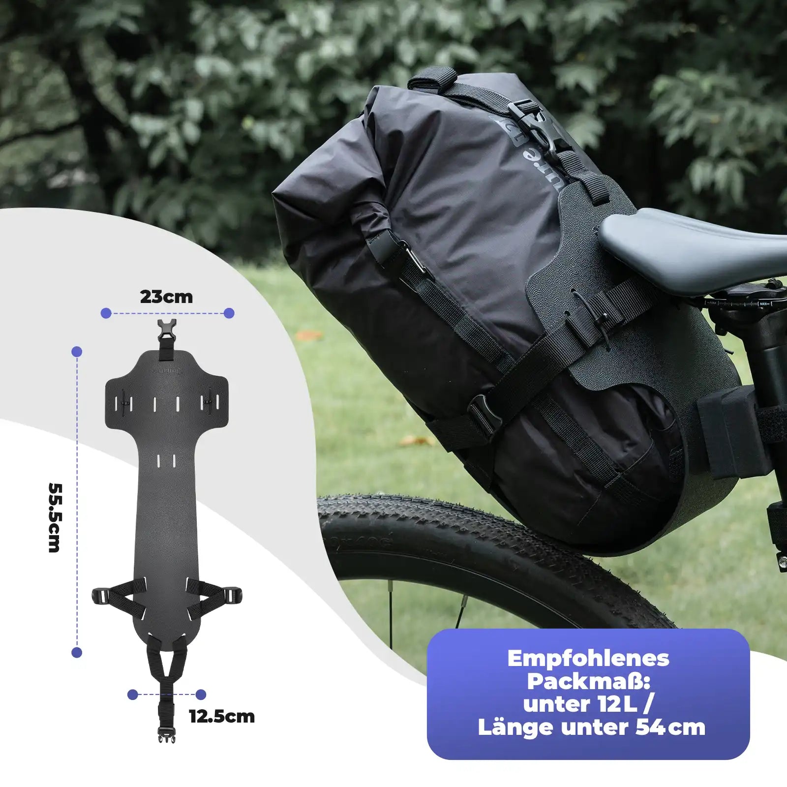der bikepacking heck gepäckträger wird mit fahrradtasche montiert