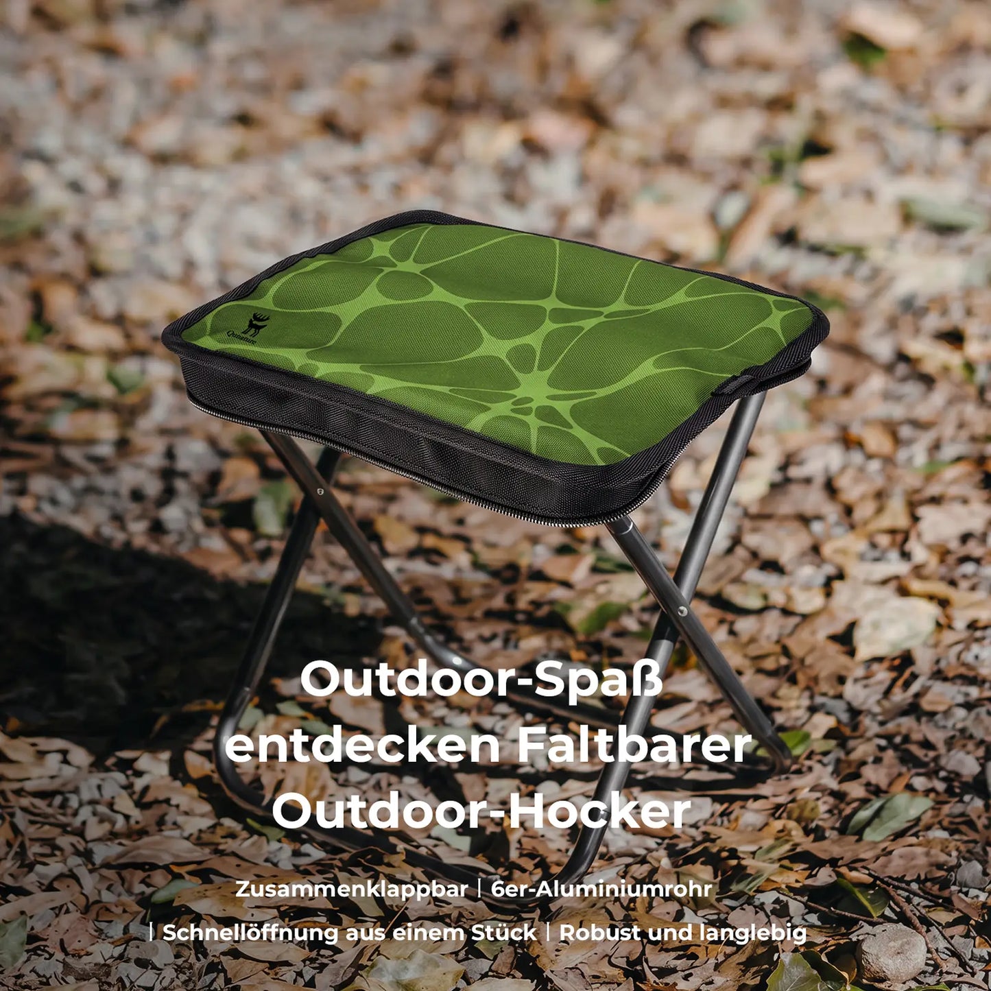 klappbarer hocker auf waldboden