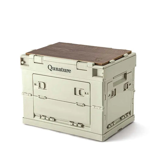 aufgefaltete aufbewahrungsbox mit aufgesetzter holzplatte auf neutralem weißem untergrund