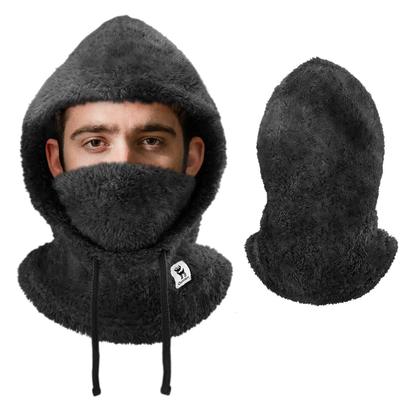 zwei hände dehnen einen schwarzen fleece-nackenwärmer um das material zu zeigen.
