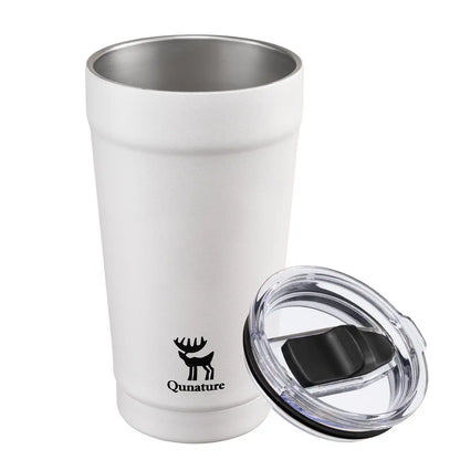 weisser isolierbecher mit abgenommenem deckel