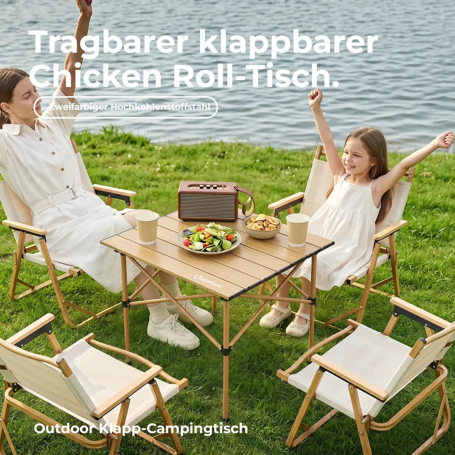 campingtisch mit stühlen und speisen am see im einsatz