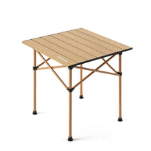 brauner klappbarer campingtisch mit holzoptik vor weißem hintergrund