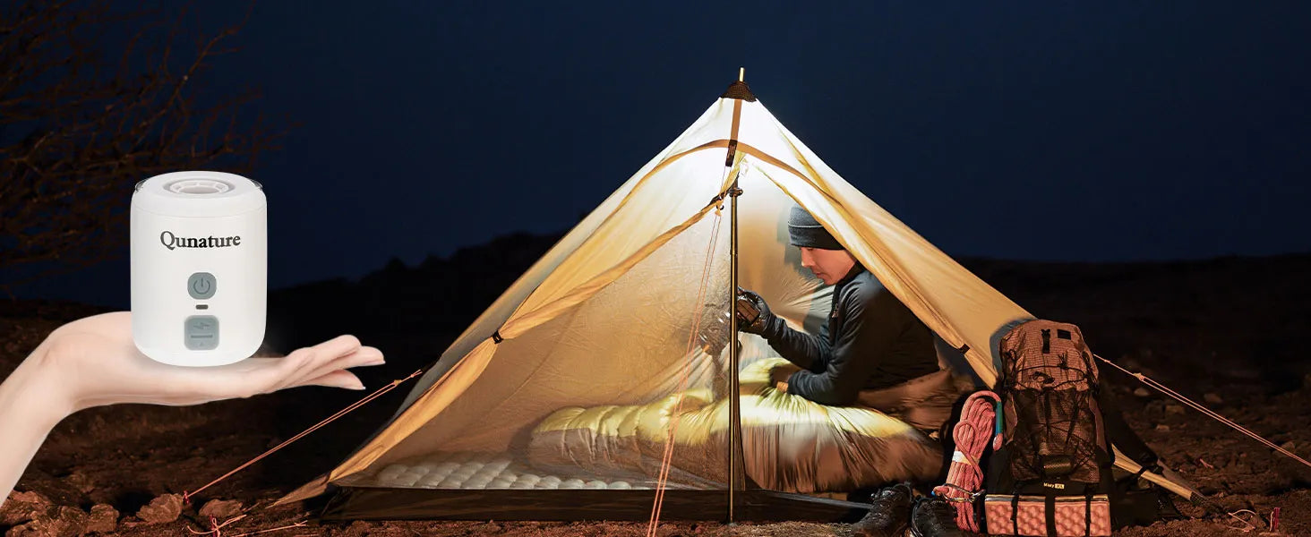 graue luftpumpe mit aufhaengung an einem rucksack, nur 102g leicht