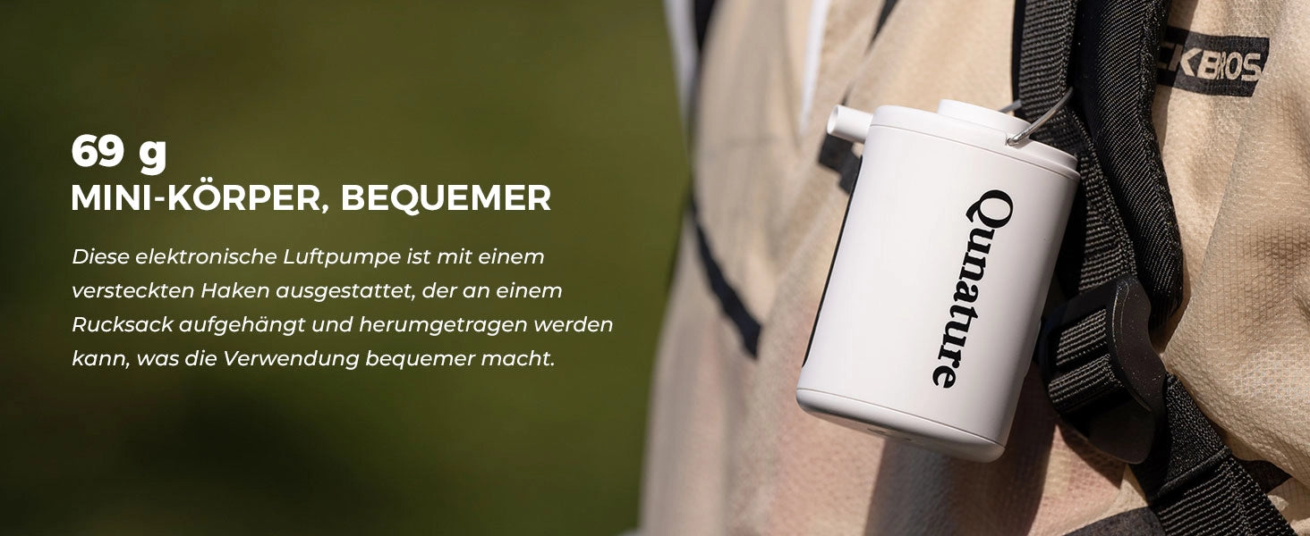 kleine luftpumpe an einem wanderrucksack befestigt, nur 69g leicht