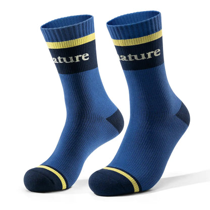 blaue graue atmungsaktive wandersocken für camping und radfahren