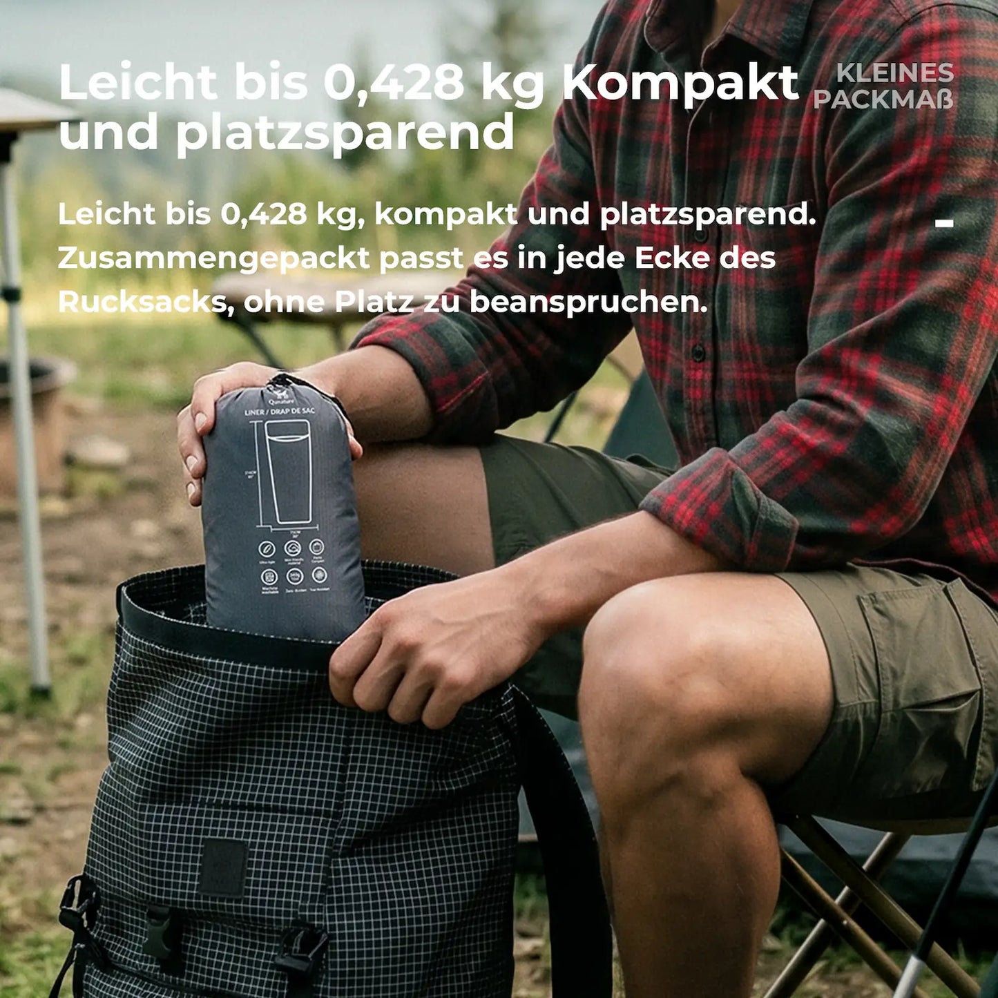 kompakte einlage wird in rucksack verstaut