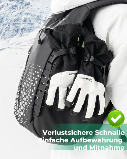 verlustsichere befestigung der skihandschuhe am rucksack