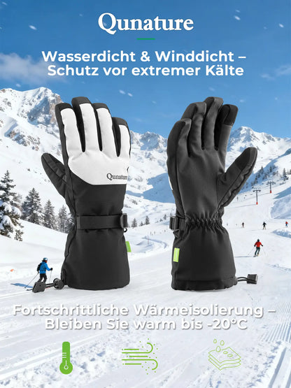 weiss-schwarze skihandschuhe im schnee mit wasserdichter beschichtung