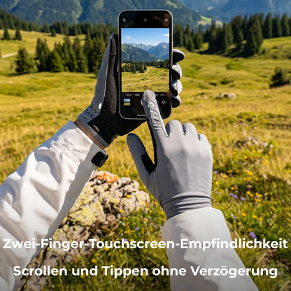 graue outdoorhandschuhe bedienen smartphone auf bergwiese