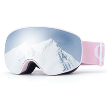 rosa skibrille mit spiegelbild von bergen