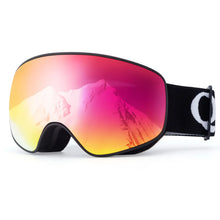 schwarze skibrille mit spiegelbild von bergen