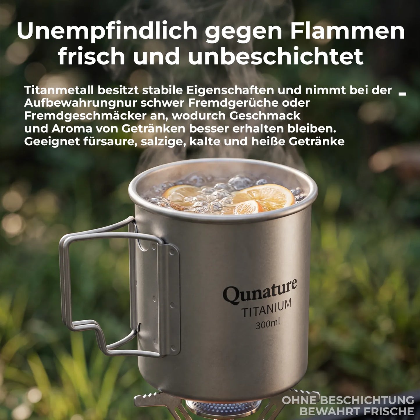 wasser mit zitronenscheiben kocht im titanbecher am campingbrenner