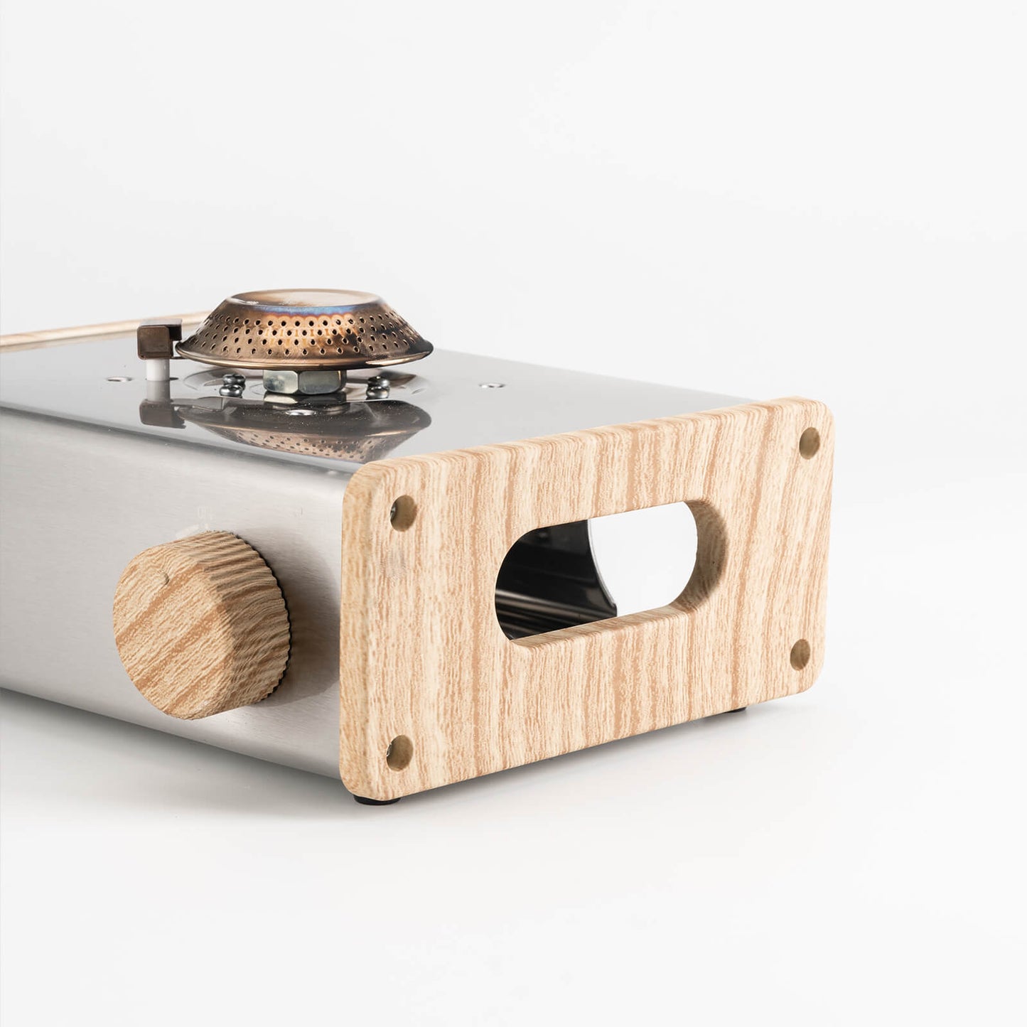 detailansicht des holzrahmens mit tragegriff des gaskochers