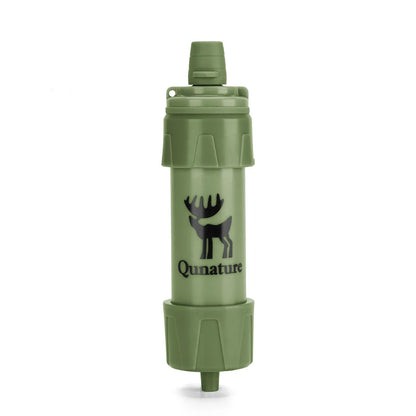 grüner wasserfilter auf weißem hintergrund